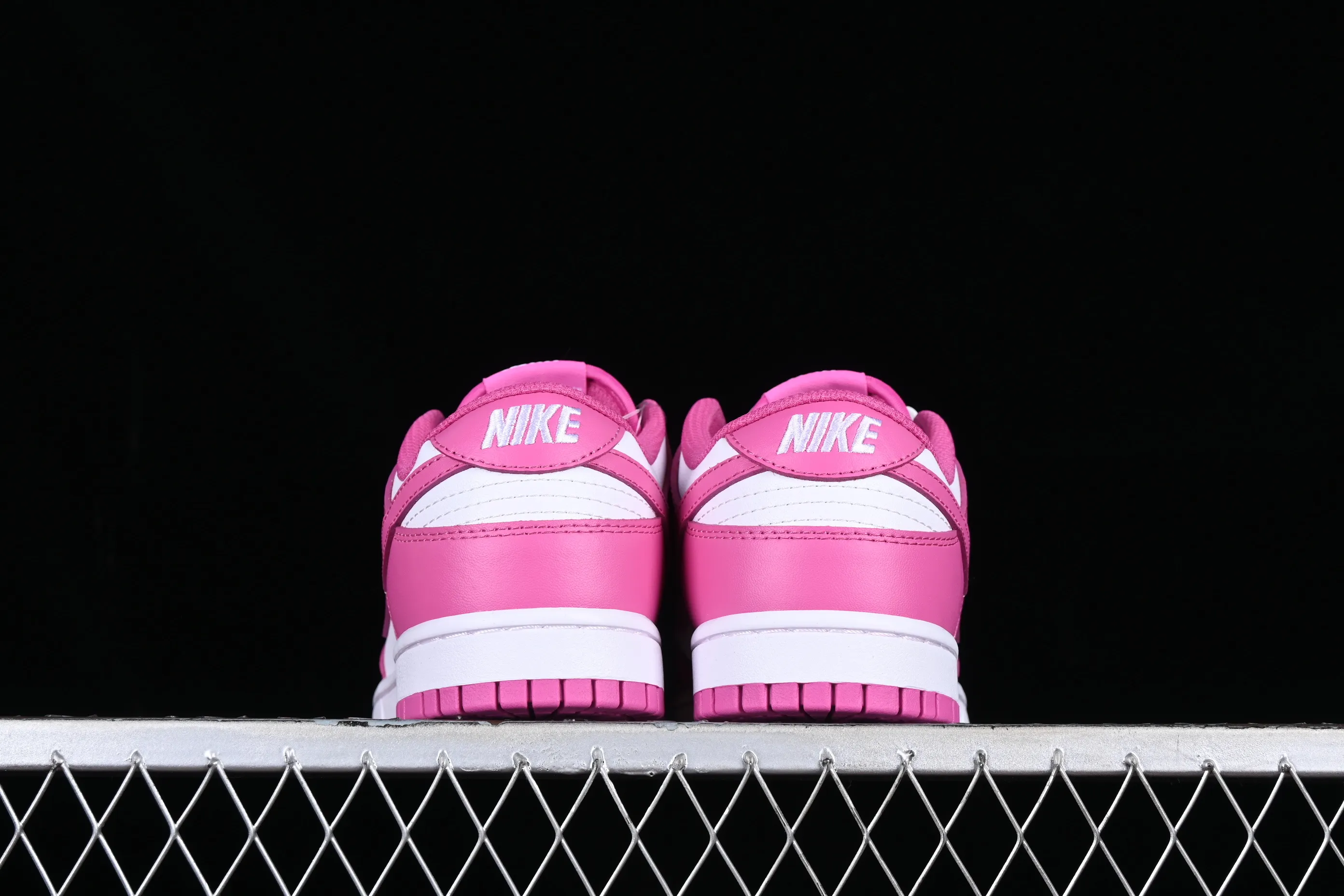 All categories Nk SB Dunk series Nk SB Dunk Low low-top sneakers N version Nk Dunk Low GS "Active Fuchsia" Barbie pink SB low-top casual sneakers FJ0704-100